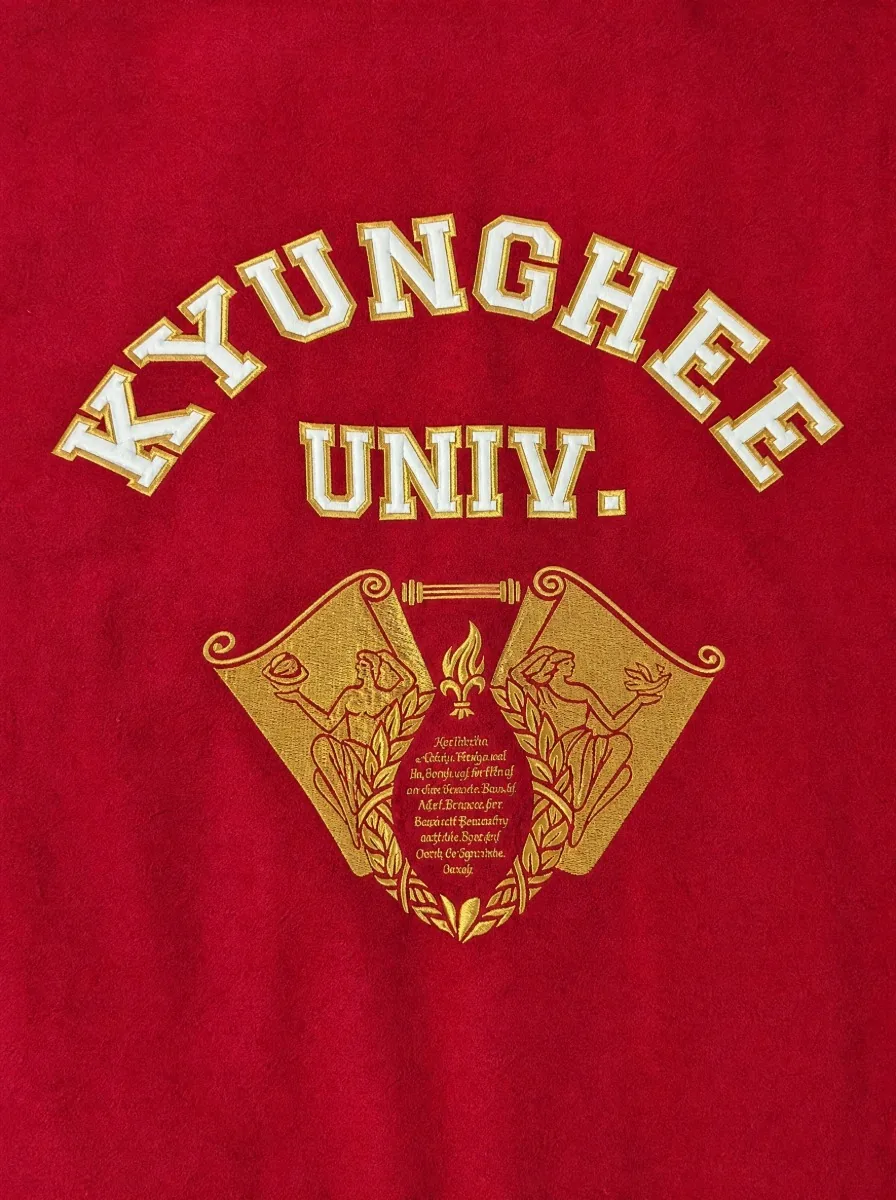 AI 시각화 – 등판 KYUNGHEE UNIV. 레터링과 엠블럼 자수