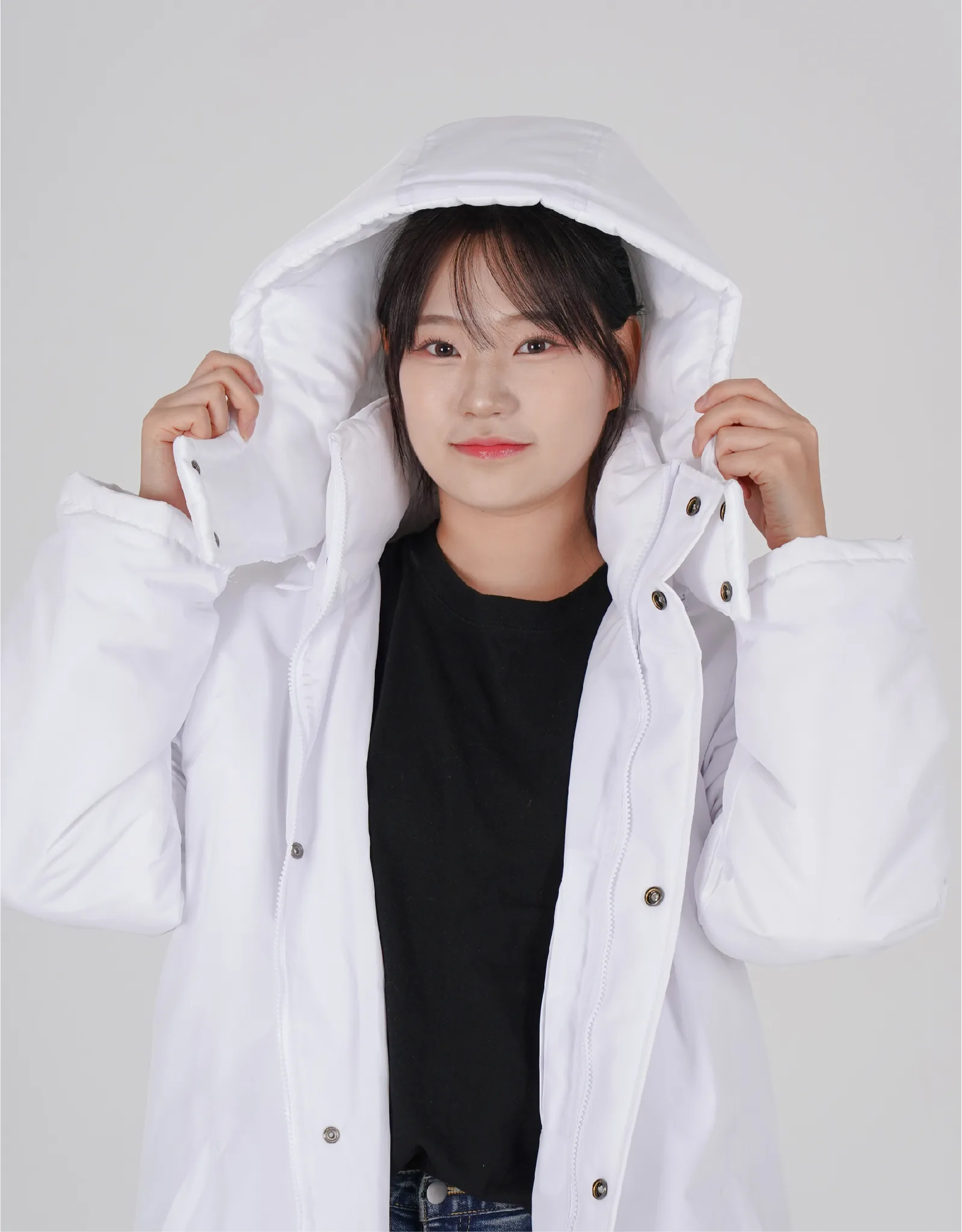 롱돕바 화이트 후드 착용