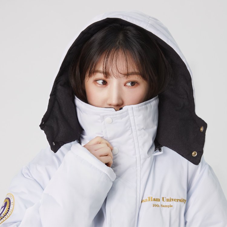 가슴 골드 레터링 자수